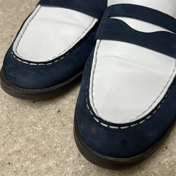 COLE HEEN Stassi Penny Mule
Women's
BLUE NAVY
Heel Height: 1⁄4 in - Picture 3 of 7